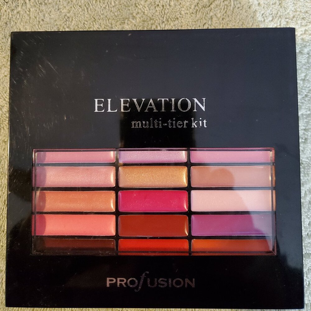 Elevation Multi-tier makeup kit by Profusion